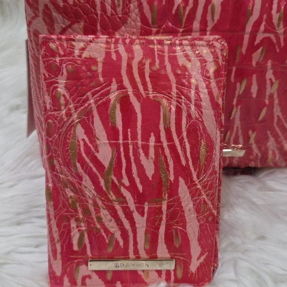 ❤🔹️Brahmin 🔹️Coral LoreleiBeloved Melbourne Croc Embossed Bag + Passport Set